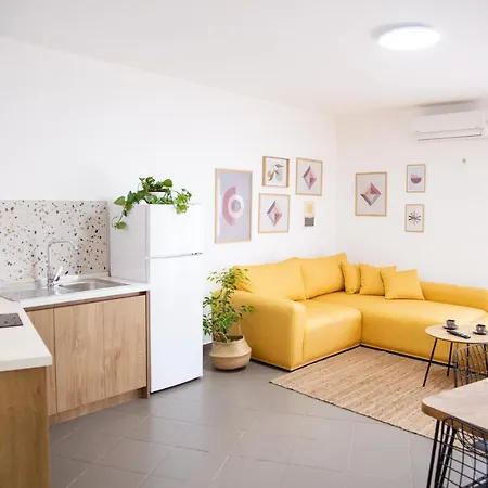 Lulu - Sunflower Apartment