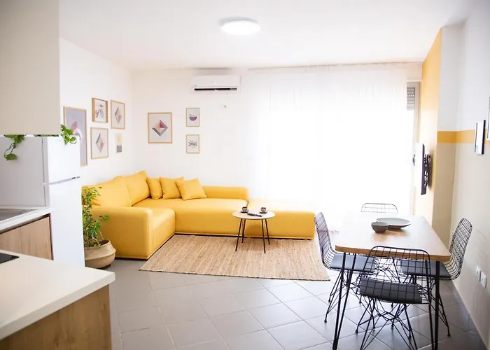 Lulu - Sunflower * Golem (Tirana)