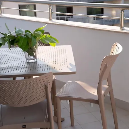 Lulu - Sunflower Lägenhet Golem (Tirana)